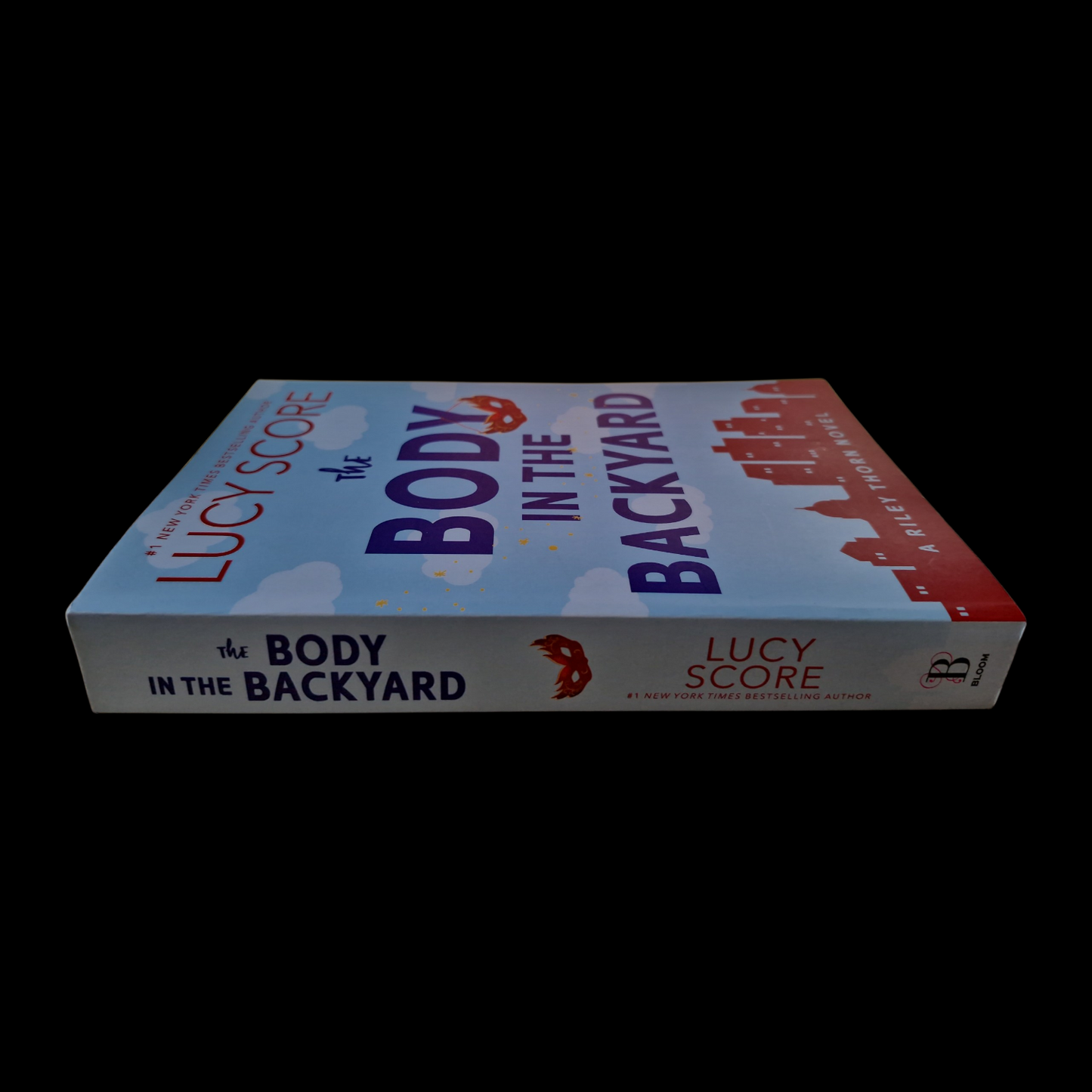 Lucy Score- The Body In The Backyard